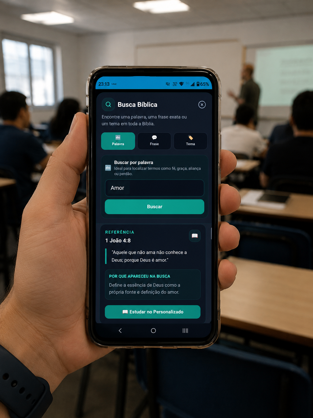 Busca Bíblica no celular em sala de aula